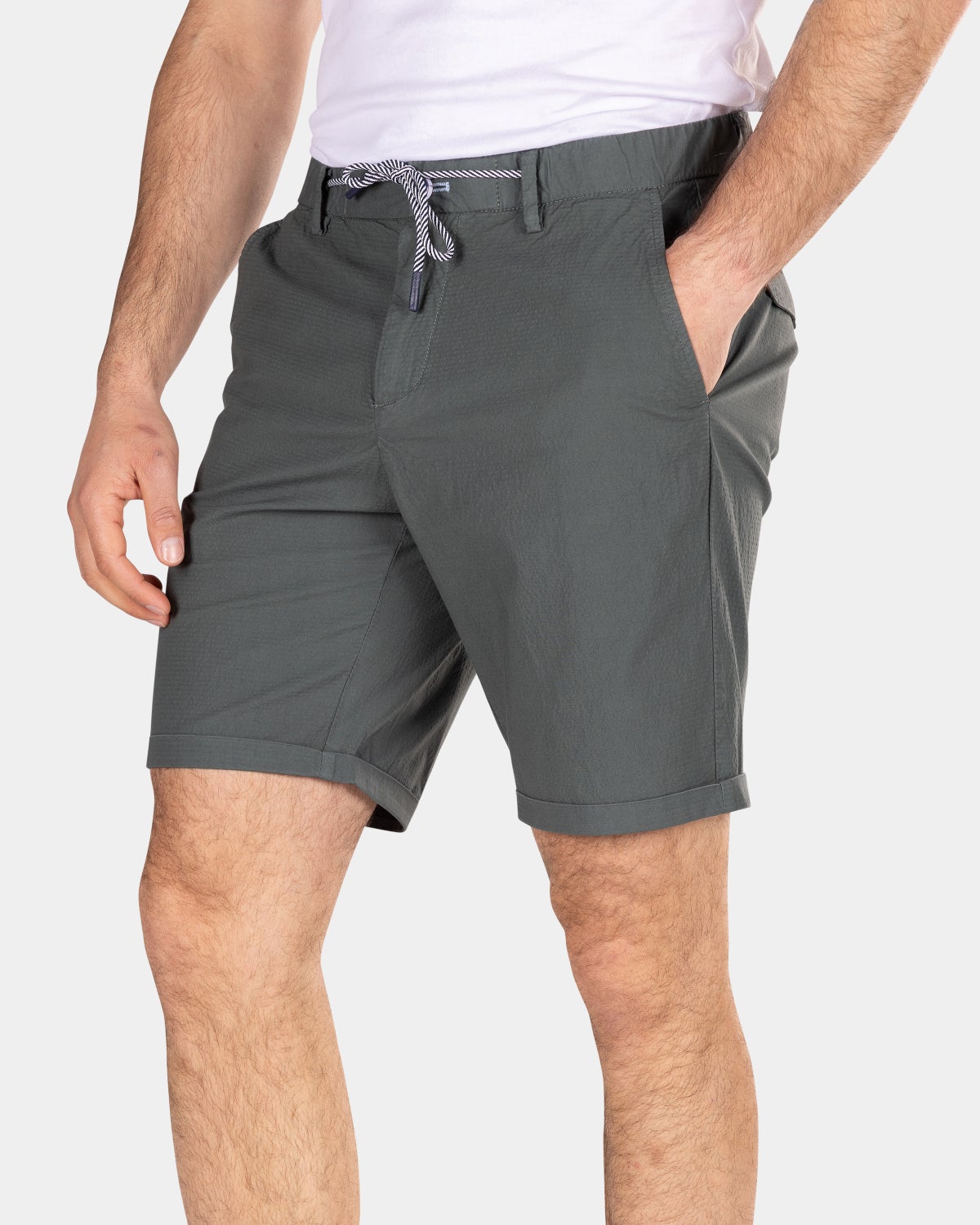 Short chinos made of cotton - Chalk Green